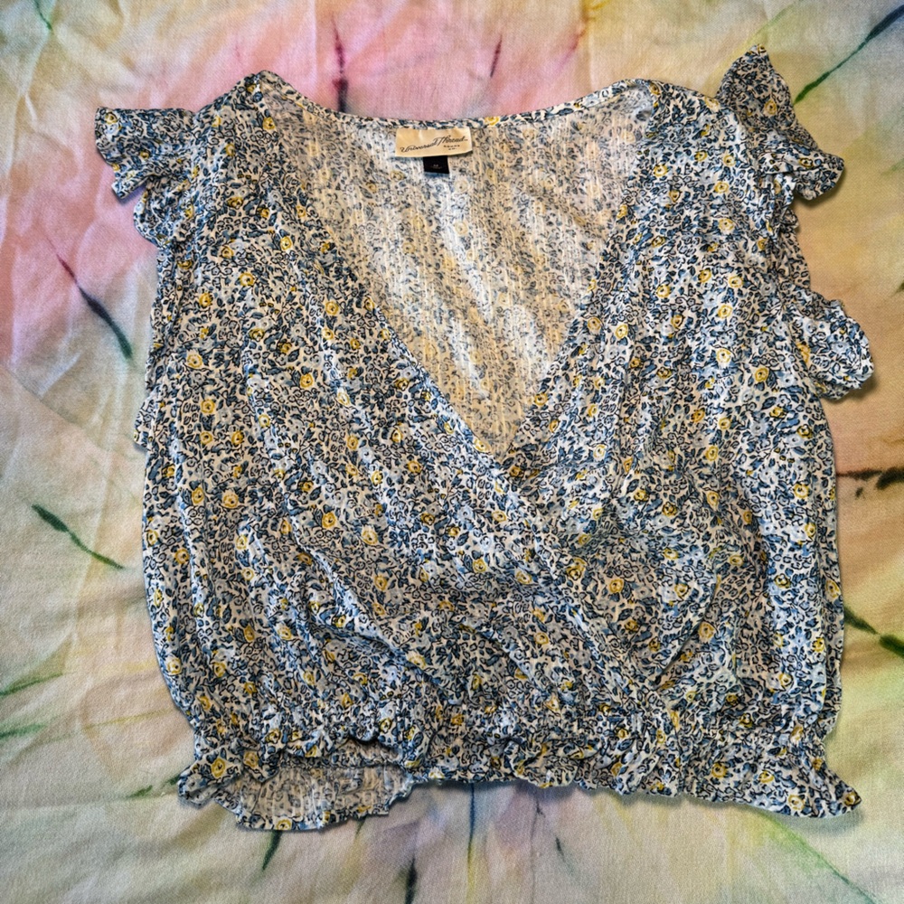 Universal Thread Blue and Yellow Floral wrap cropped top 100% cotton - Picture 2 of 6